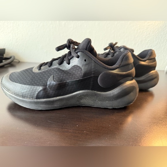 Nike Black Youth Sneakers - Picture 8 of 8